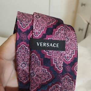 Recent Versace Geometric Luxury Men's Silk tie